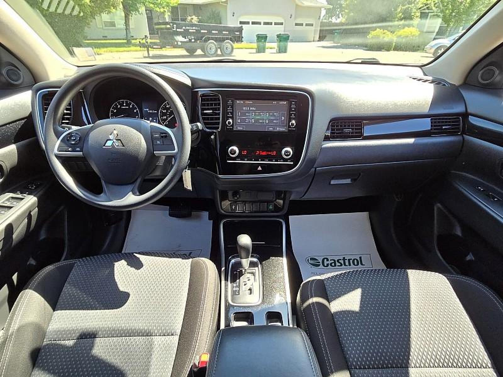 2020 SILVER Mitsubishi Outlander (JA4AD2A31LZ) with an 4-Cyl 2.4 Liter engine, Automatic CVT transmission, located at 246 E Walker St., Orland, 95963, (530) 865-5800, 39.747589, -122.178398 - Photo #20