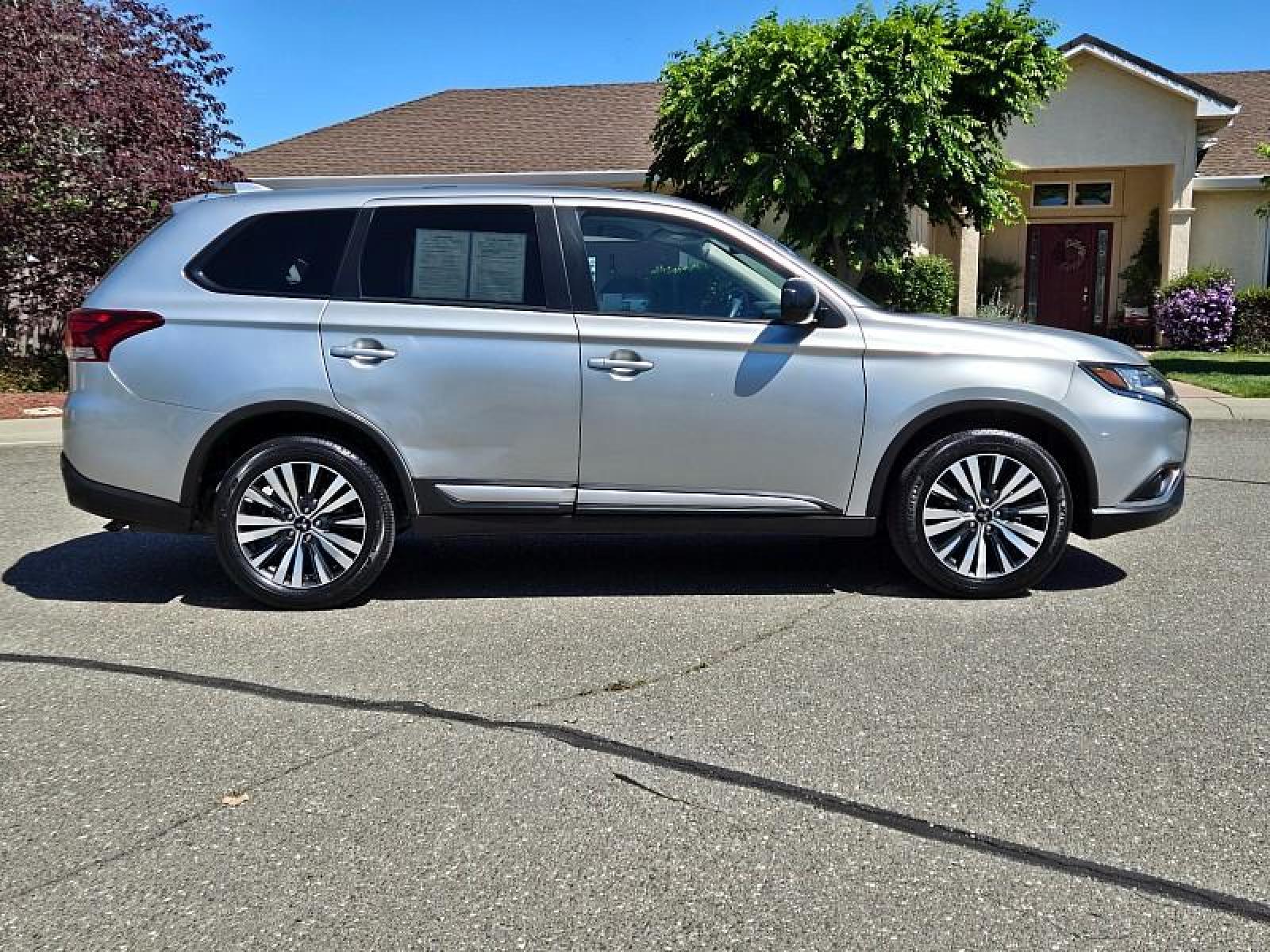 2020 SILVER Mitsubishi Outlander (JA4AD2A31LZ) with an 4-Cyl 2.4 Liter engine, Automatic CVT transmission, located at 246 E Walker St., Orland, 95963, (530) 865-5800, 39.747589, -122.178398 - Photo #7