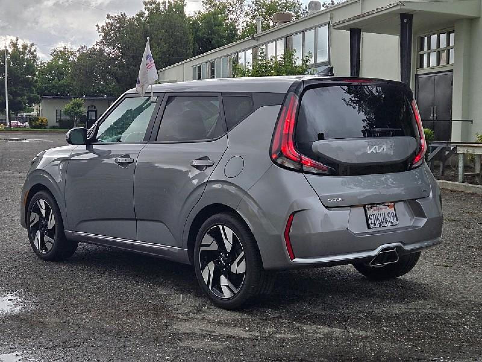 2023 STEEL /BLACK Kia Soul (KNDJ53AU4P7) with an 4-Cyl 2.0 Liter engine, Automatic i-VT transmission, located at 246 E Walker St., Orland, 95963, (530) 865-5800, 39.747589, -122.178398 - Photo #4