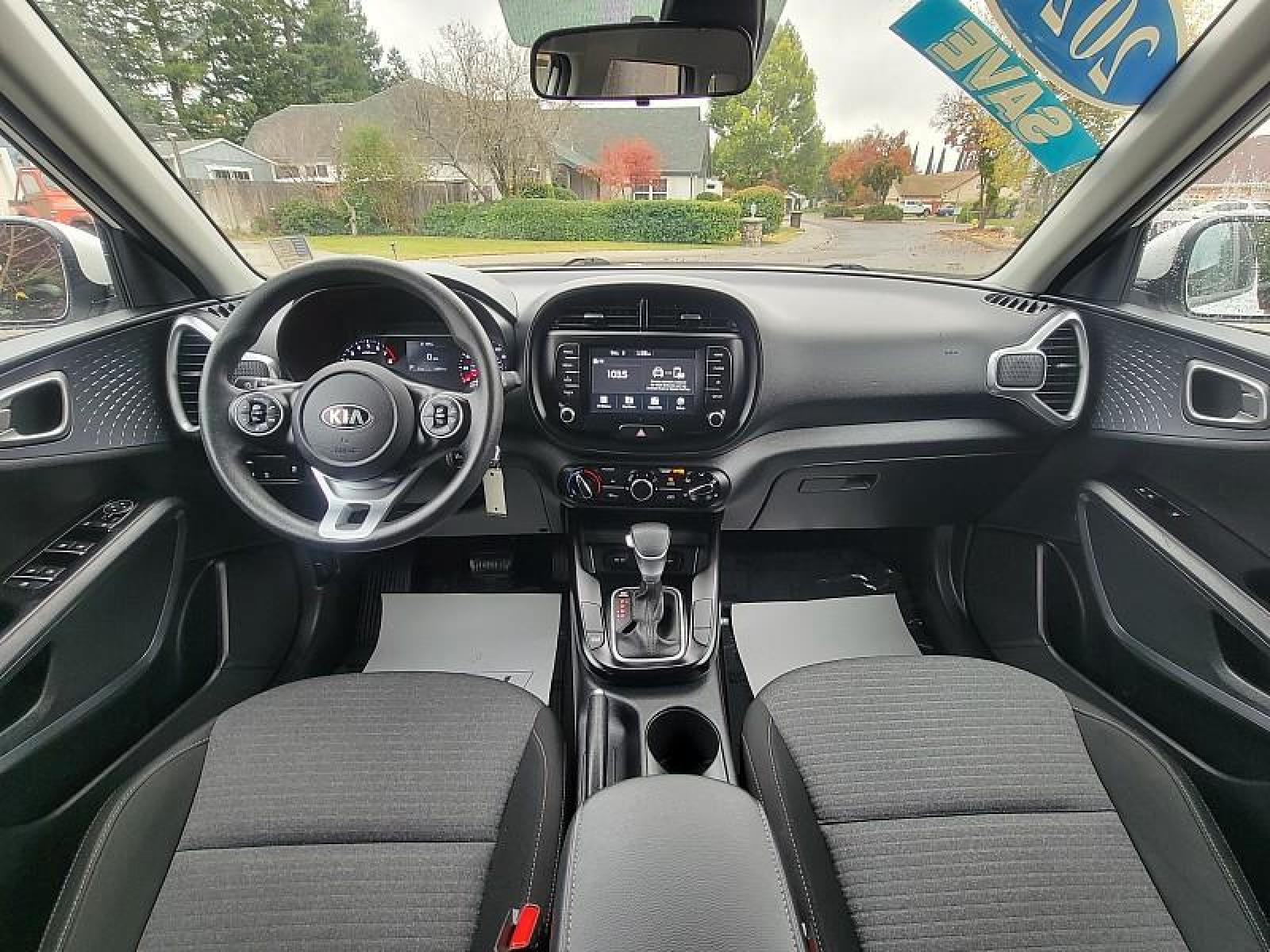 2020 WHITE /black Kia Soul (KNDJ23AU1L7) with an 4-Cyl 2.0 Liter engine, Automatic i-VT transmission, located at 246 E Walker St., Orland, 95963, (530) 865-5800, 39.747589, -122.178398 - Photo #18