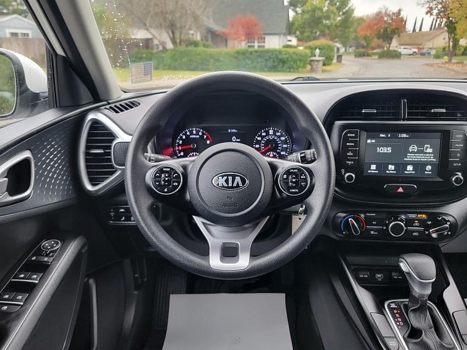 2020 WHITE /black Kia Soul (KNDJ23AU1L7) with an 4-Cyl 2.0 Liter engine, Automatic i-VT transmission, located at 246 E Walker St., Orland, 95963, (530) 865-5800, 39.747589, -122.178398 - Photo #19