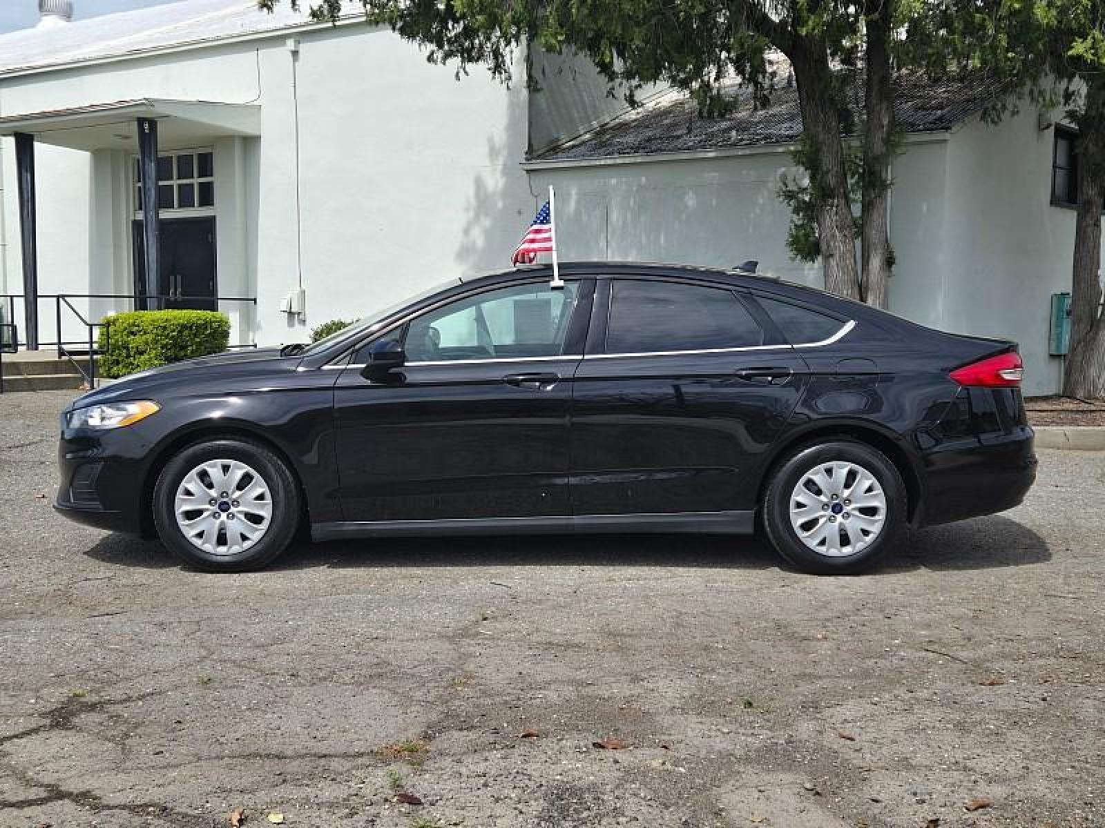 2020 BLACK /black/tan Ford Fusion (3FA6P0G71LR) with an 4-Cyl 2.5 Liter engine, Automatic 6-Spd w/SelectShift transmission, located at 246 E Walker St., Orland, 95963, (530) 865-5800, 39.747589, -122.178398 - Photo #3