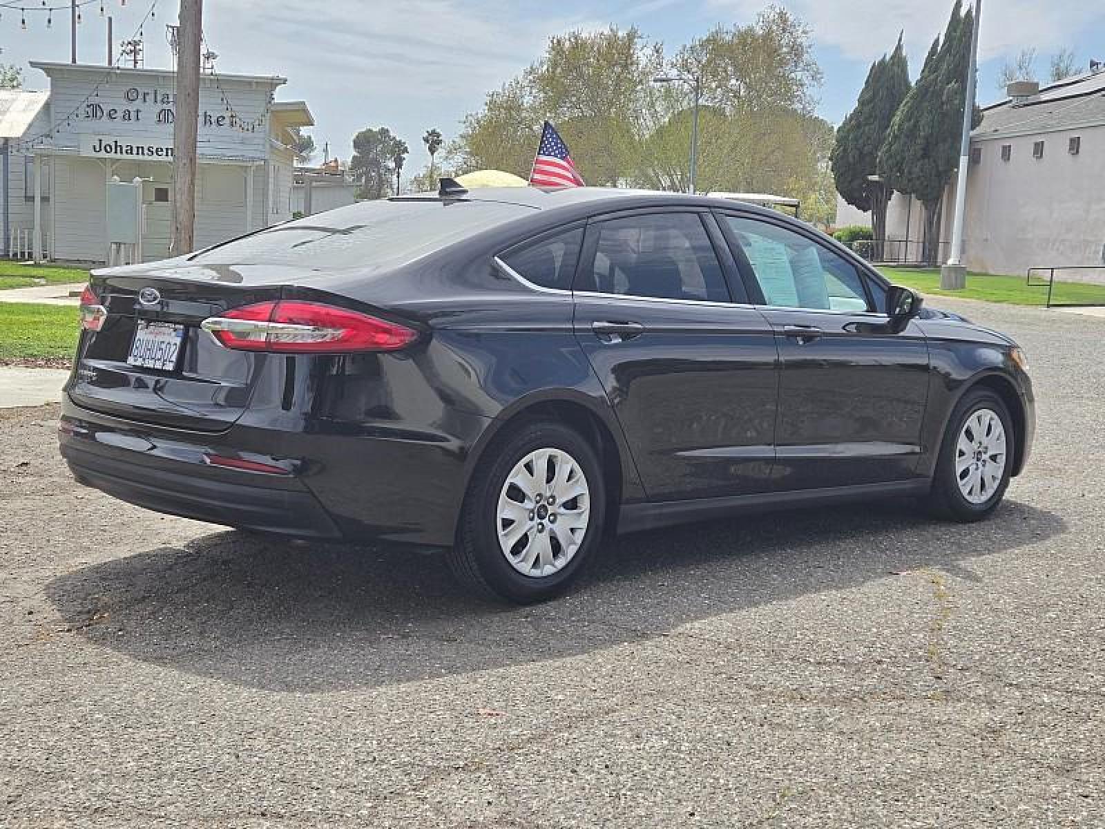 2020 BLACK /black/tan Ford Fusion (3FA6P0G71LR) with an 4-Cyl 2.5 Liter engine, Automatic 6-Spd w/SelectShift transmission, located at 246 E Walker St., Orland, 95963, (530) 865-5800, 39.747589, -122.178398 - Photo #6