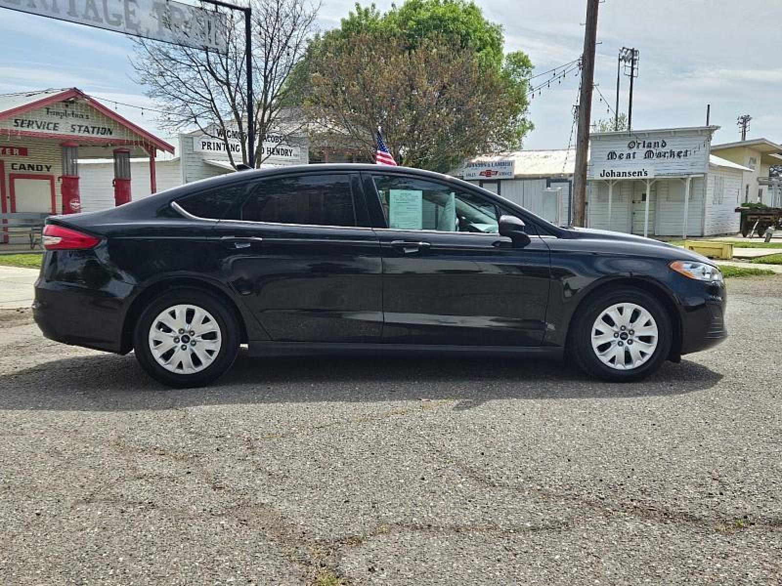 2020 BLACK /black/tan Ford Fusion (3FA6P0G71LR) with an 4-Cyl 2.5 Liter engine, Automatic 6-Spd w/SelectShift transmission, located at 246 E Walker St., Orland, 95963, (530) 865-5800, 39.747589, -122.178398 - Photo #7