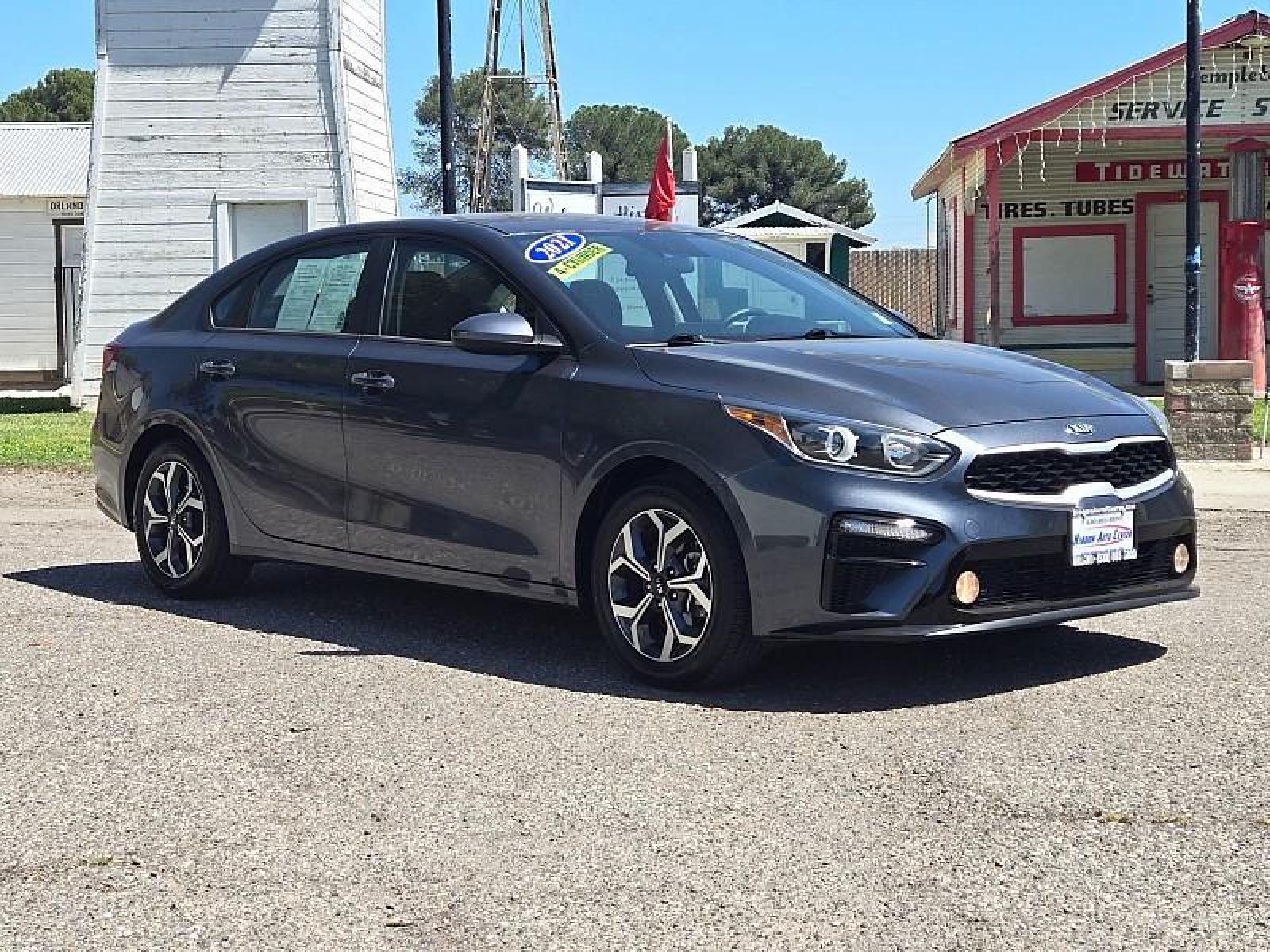 2021 GRAY /black Kia Forte (3KPF24AD3ME) with an 4-Cyl 2.0 Liter engine, Automatic IVT transmission, located at 246 E Walker St., Orland, 95963, (530) 865-5800, 39.747589, -122.178398 - Photo #30