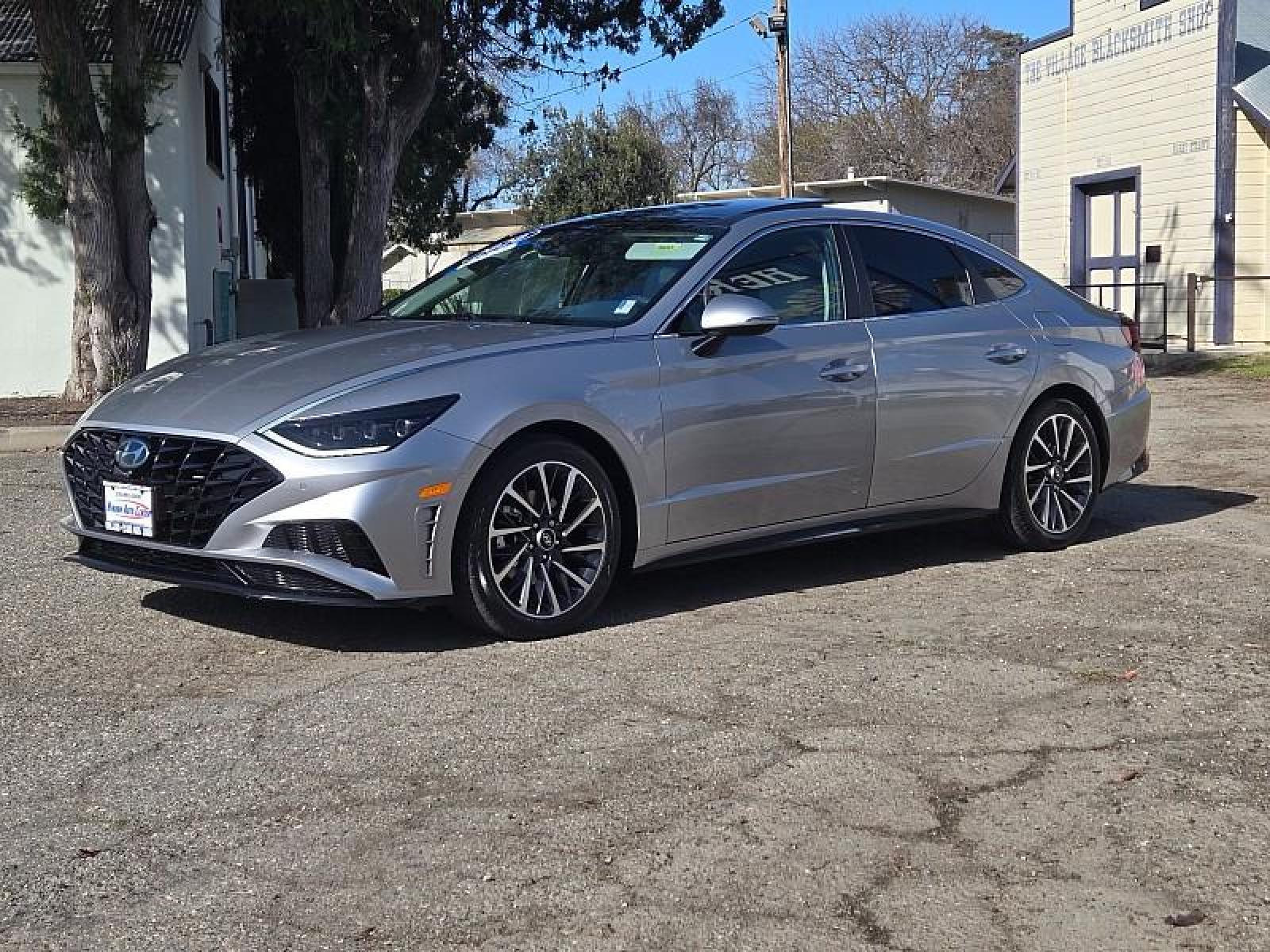 2020 SILVER /black/silver Hyundai Sonata (5NPEH4J29LH) with an 4-Cyl Turbo 1.6 Liter engine, Automatic 8-Spd w/Overdrive and Shiftronic transmission, located at 246 E Walker St., Orland, 95963, (530) 865-5800, 39.747589, -122.178398 - Photo #2