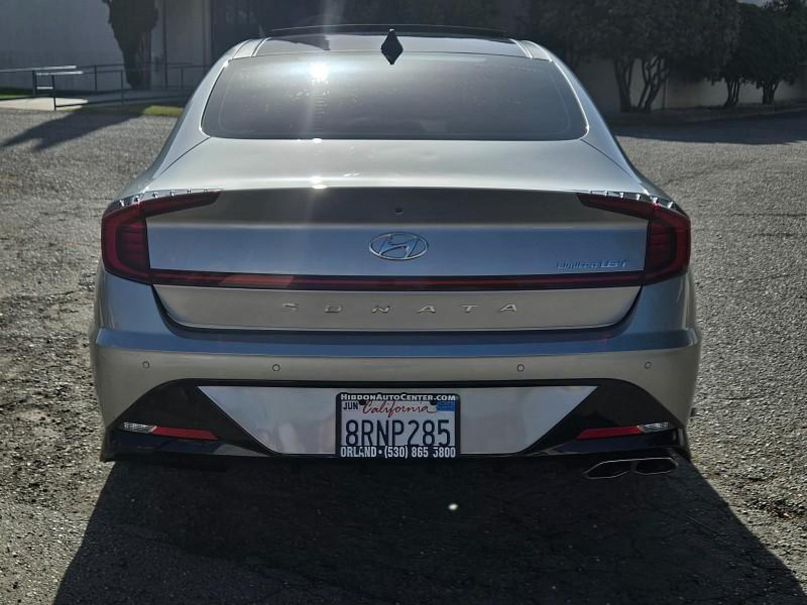 2020 SILVER /black/silver Hyundai Sonata (5NPEH4J29LH) with an 4-Cyl Turbo 1.6 Liter engine, Automatic 8-Spd w/Overdrive and Shiftronic transmission, located at 246 E Walker St., Orland, 95963, (530) 865-5800, 39.747589, -122.178398 - Photo #5