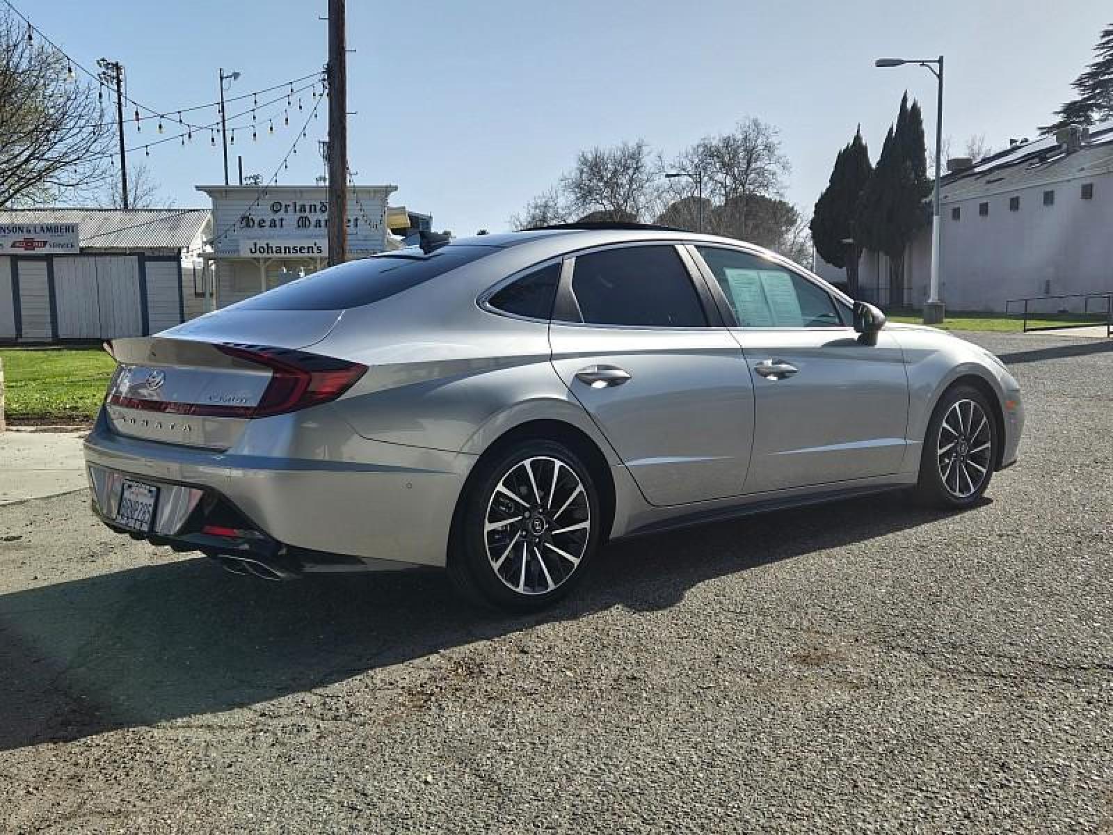 2020 SILVER /black/silver Hyundai Sonata (5NPEH4J29LH) with an 4-Cyl Turbo 1.6 Liter engine, Automatic 8-Spd w/Overdrive and Shiftronic transmission, located at 246 E Walker St., Orland, 95963, (530) 865-5800, 39.747589, -122.178398 - Photo #6