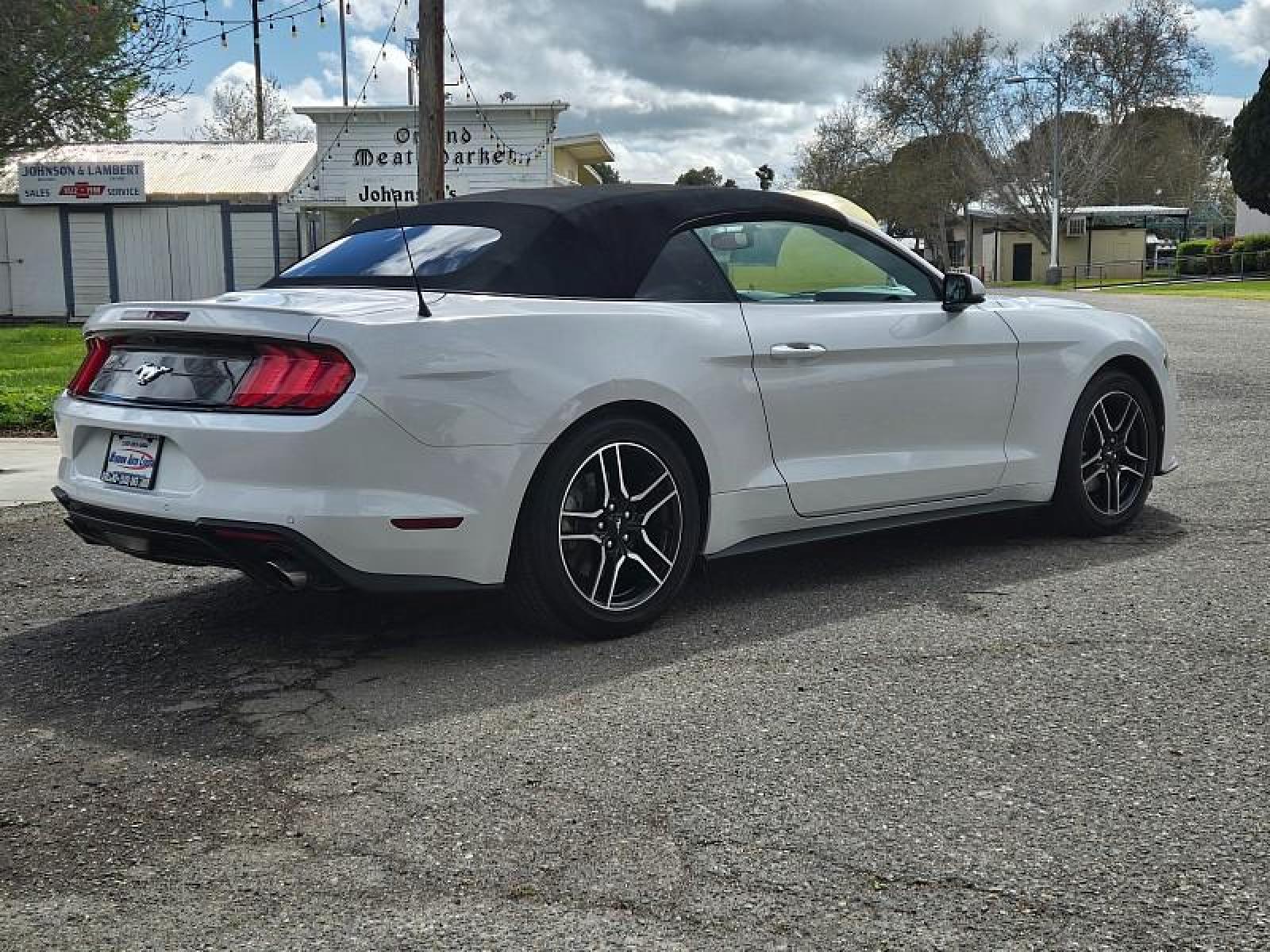 2020 WHITE /black Ford Mustang (1FATP8UH4L5) with an 4-Cyl Turbo EcoBoost 2.3 Liter engine, Automatic 10-Spd w/SelectShift transmission, located at 246 E Walker St., Orland, 95963, (530) 865-5800, 39.747589, -122.178398 - Photo #6