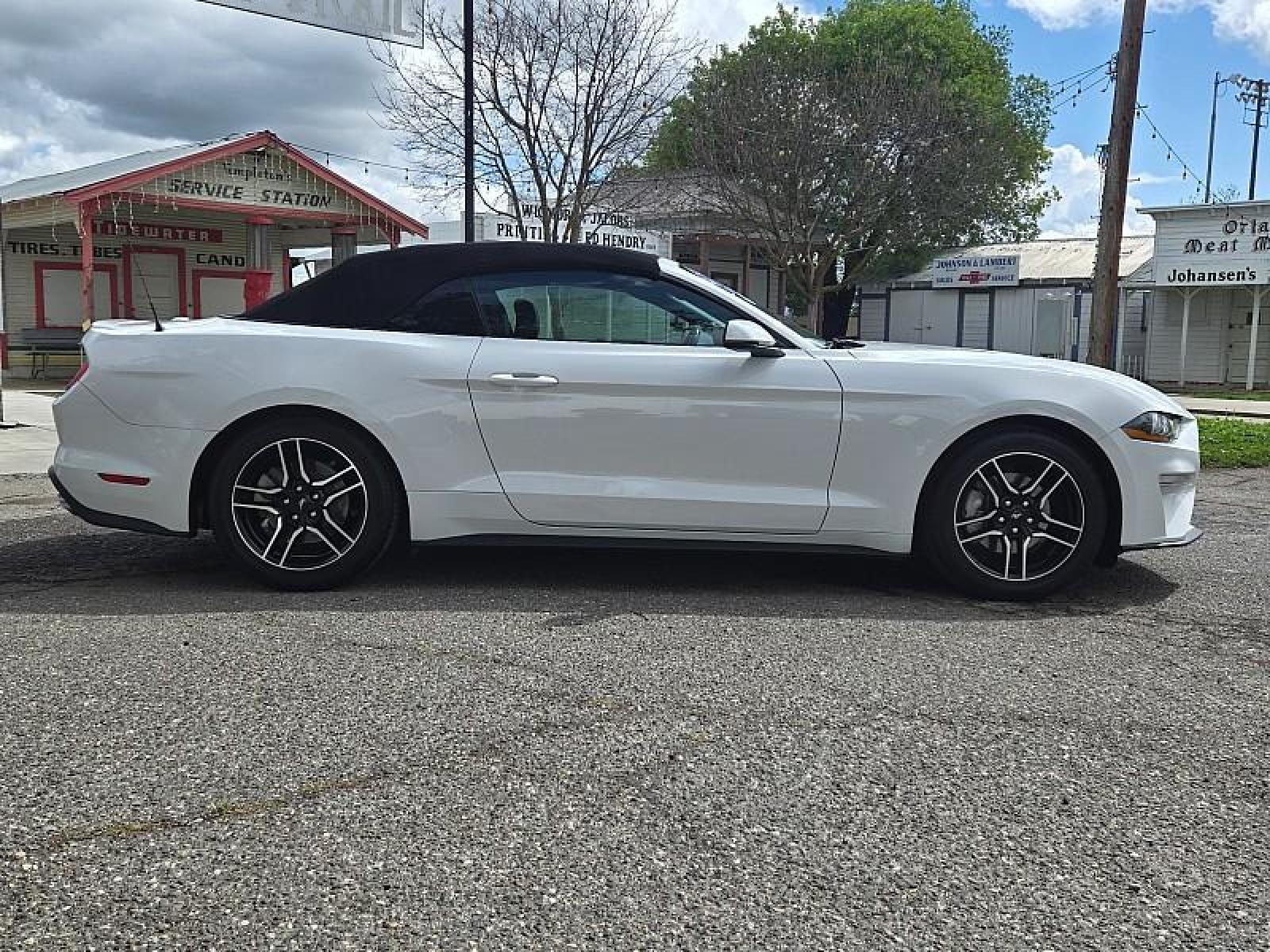 2020 WHITE /black Ford Mustang (1FATP8UH4L5) with an 4-Cyl Turbo EcoBoost 2.3 Liter engine, Automatic 10-Spd w/SelectShift transmission, located at 246 E Walker St., Orland, 95963, (530) 865-5800, 39.747589, -122.178398 - Photo #7