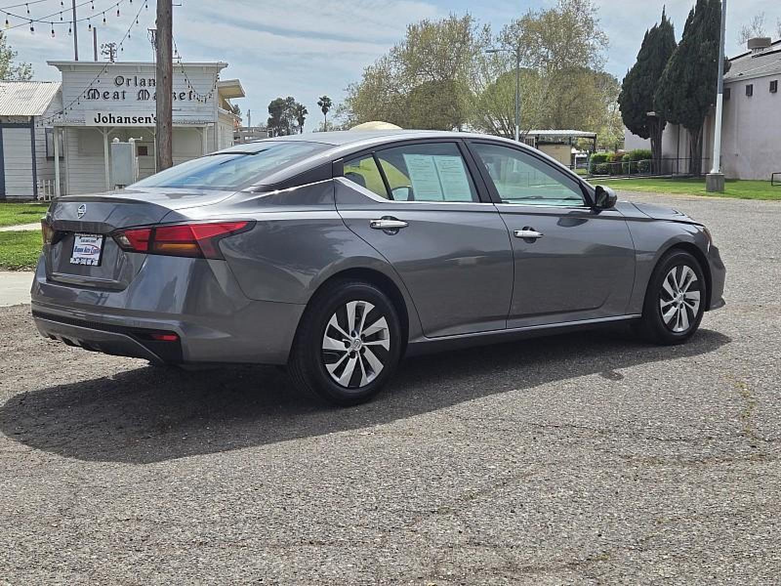 2022 GRAY Nissan Altima (1N4BL4BV8NN) with an 4-Cyl 2.5 Liter engine, Automatic Xtronic CVT transmission, located at 246 E Walker St., Orland, 95963, (530) 865-5800, 39.747589, -122.178398 - Photo #6