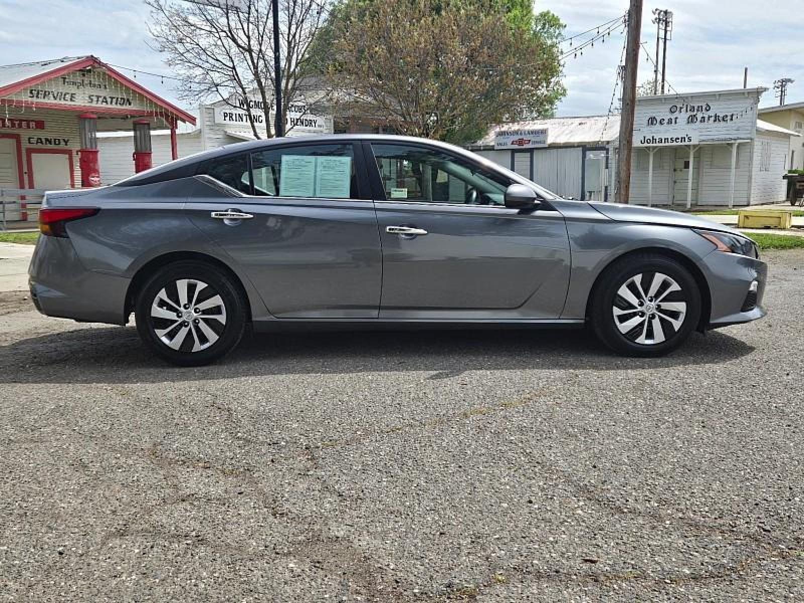 2022 GRAY Nissan Altima (1N4BL4BV8NN) with an 4-Cyl 2.5 Liter engine, Automatic Xtronic CVT transmission, located at 246 E Walker St., Orland, 95963, (530) 865-5800, 39.747589, -122.178398 - Photo #7