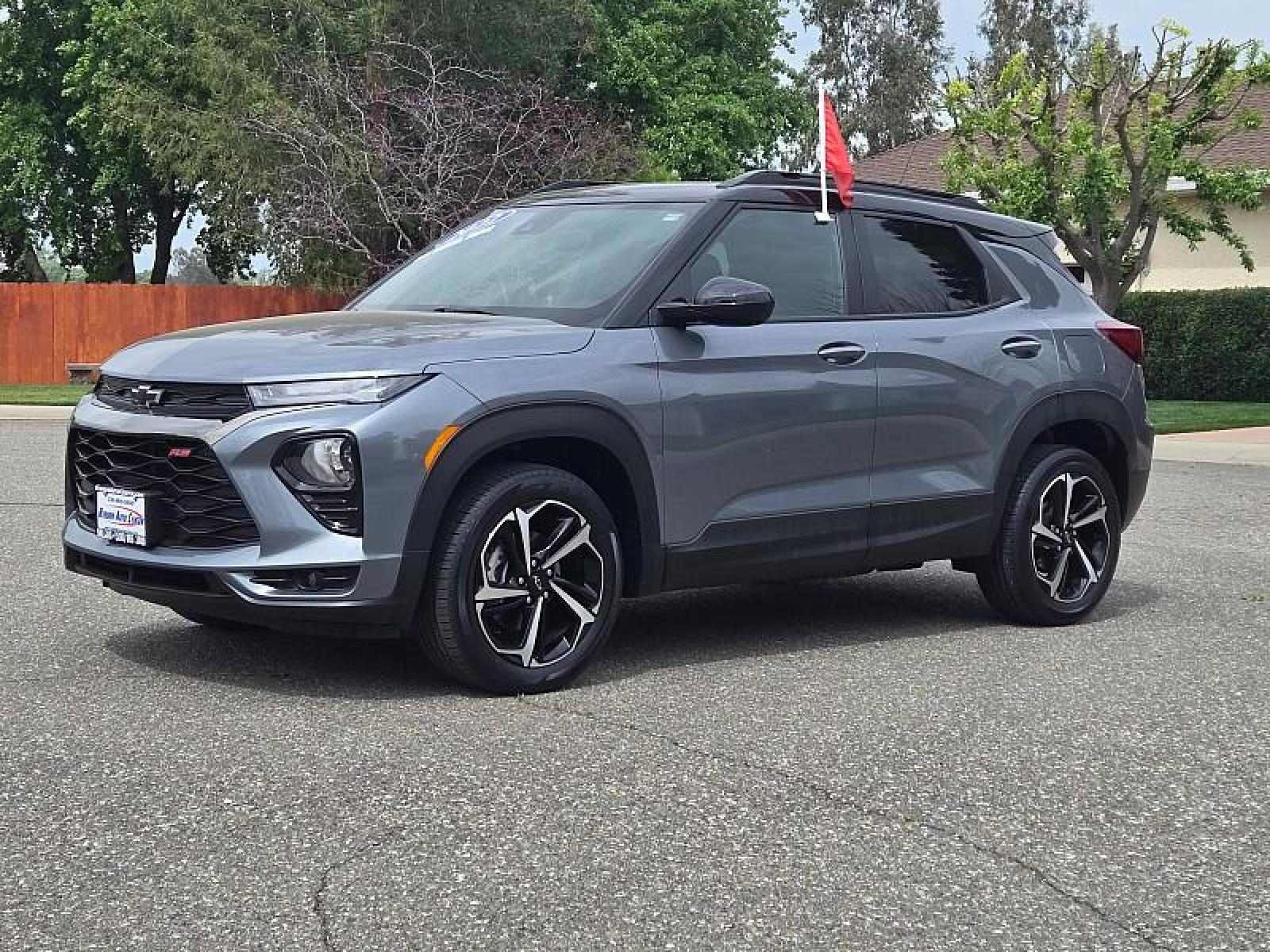 2022 gray /Black Chevrolet Trailblazer (KL79MUSL9NB) with an 3-Cyl Turbo 1.3 Liter engine, Automatic 9-Spd transmission, located at 246 E Walker St., Orland, 95963, (530) 865-5800, 39.747589, -122.178398 - Photo #2