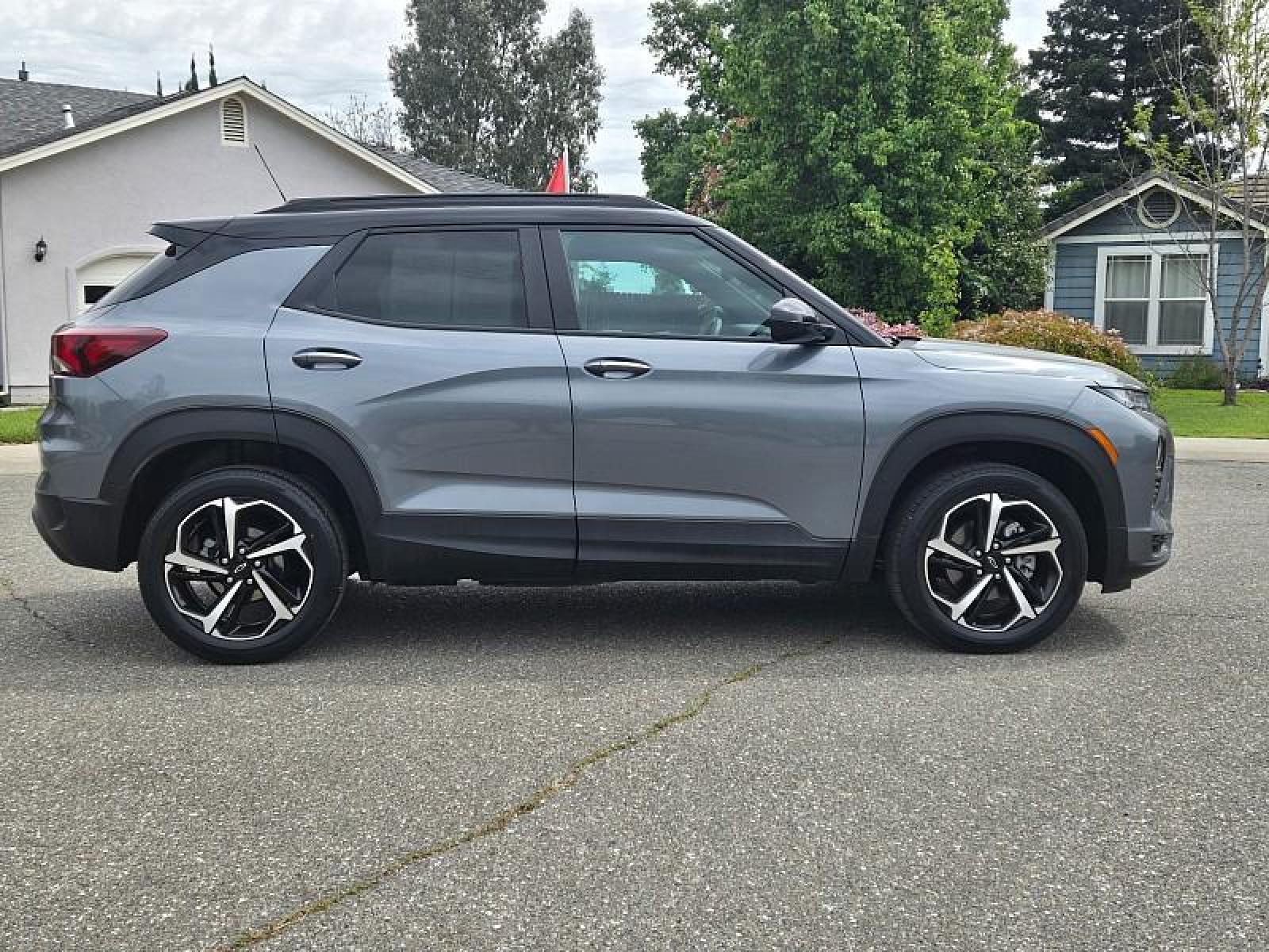 2022 gray /Black Chevrolet Trailblazer (KL79MUSL9NB) with an 3-Cyl Turbo 1.3 Liter engine, Automatic 9-Spd transmission, located at 246 E Walker St., Orland, 95963, (530) 865-5800, 39.747589, -122.178398 - Photo #7