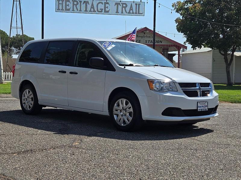 photo of 2019 Dodge Grand Caravan 4d Wagon SE