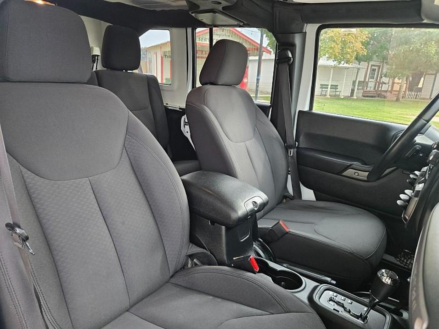 2017 WHITE Jeep Wrangler Unlimited (1C4HJWDG5HL) with an V6 3.6 Liter engine, Automatic 5-Spd transmission, located at 246 E Walker St., Orland, 95963, (530) 865-5800, 39.747589, -122.178398 - Photo#17