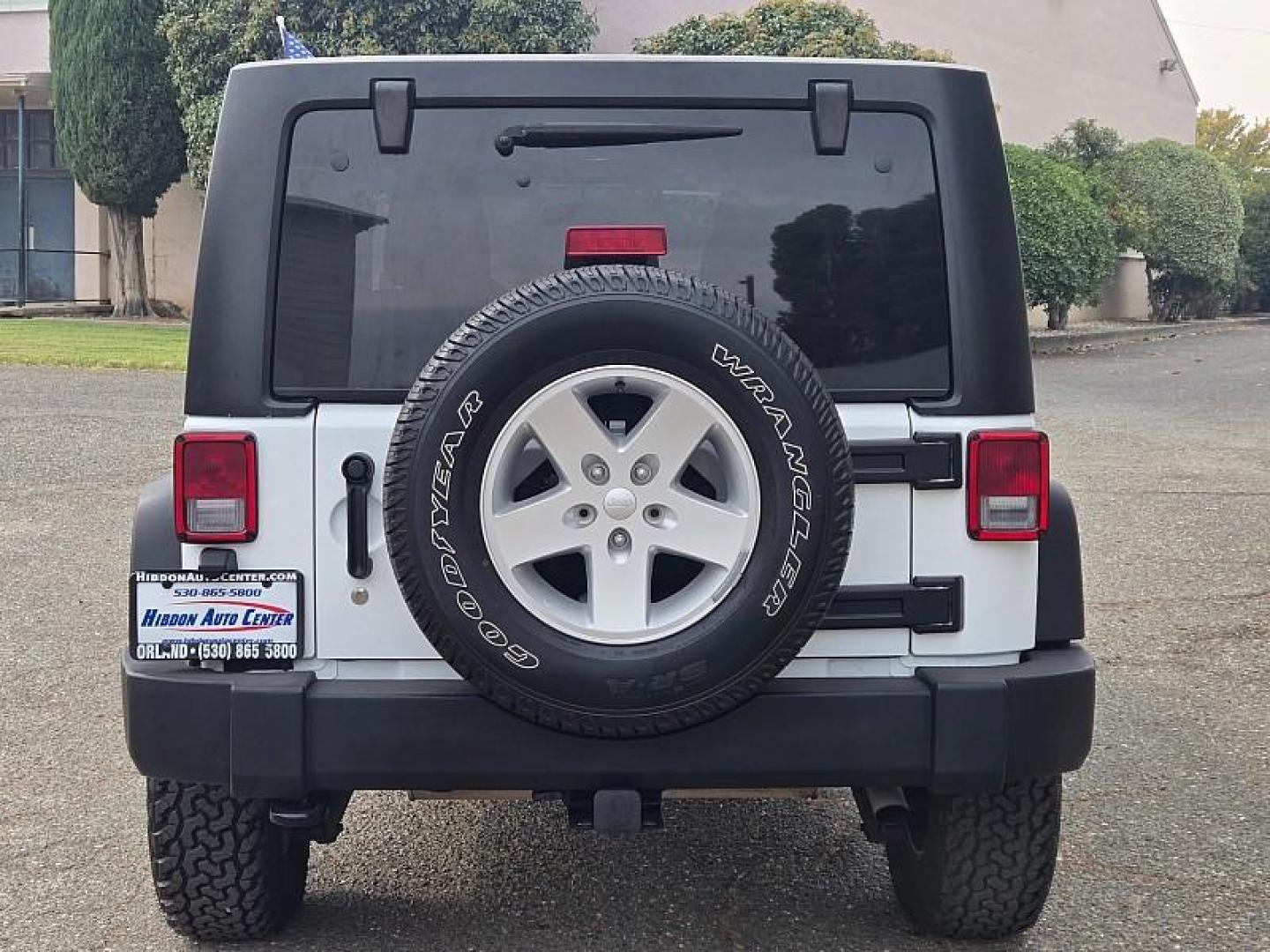 2017 WHITE Jeep Wrangler Unlimited (1C4HJWDG5HL) with an V6 3.6 Liter engine, Automatic 5-Spd transmission, located at 246 E Walker St., Orland, 95963, (530) 865-5800, 39.747589, -122.178398 - Photo#5