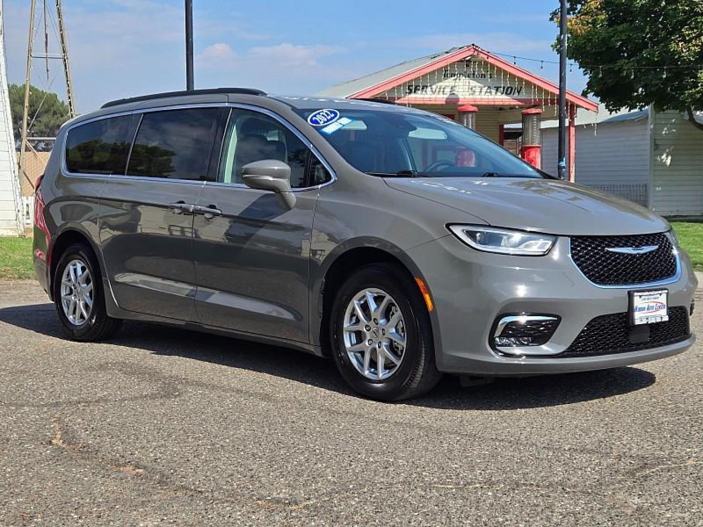 2022 GRAY Chrysler Pacifica (2C4RC1BG1NR) with an V6 3.6 Liter engine, Automatic 9-Spd transmission, located at 246 E Walker St., Orland, 95963, (530) 865-5800, 39.747589, -122.178398 - Photo#0