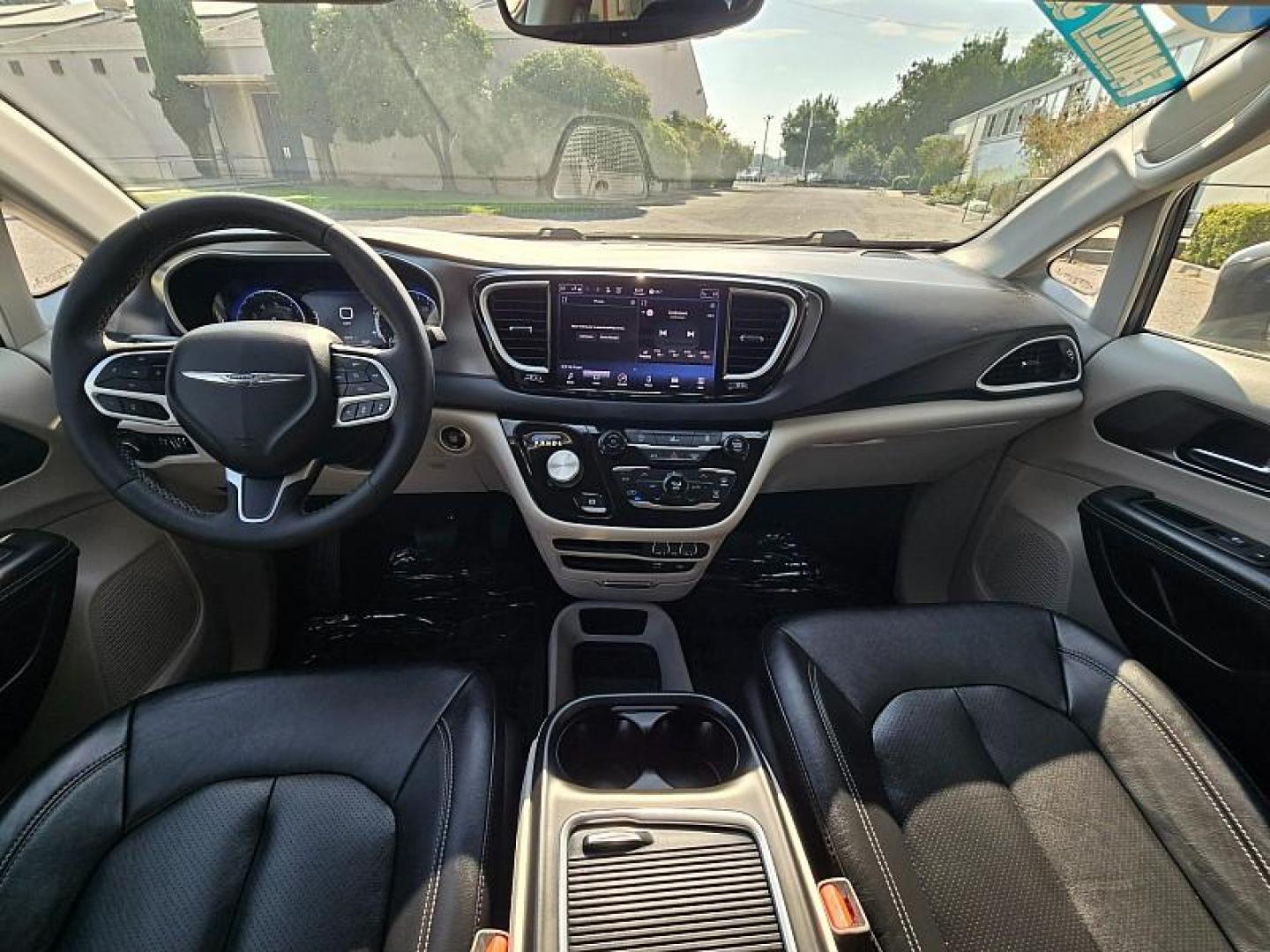 2022 GRAY Chrysler Pacifica (2C4RC1BG1NR) with an V6 3.6 Liter engine, Automatic 9-Spd transmission, located at 246 E Walker St., Orland, 95963, (530) 865-5800, 39.747589, -122.178398 - Photo#20