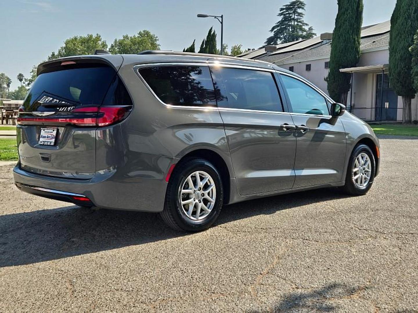 2022 GRAY Chrysler Pacifica (2C4RC1BG1NR) with an V6 3.6 Liter engine, Automatic 9-Spd transmission, located at 246 E Walker St., Orland, 95963, (530) 865-5800, 39.747589, -122.178398 - Photo#6