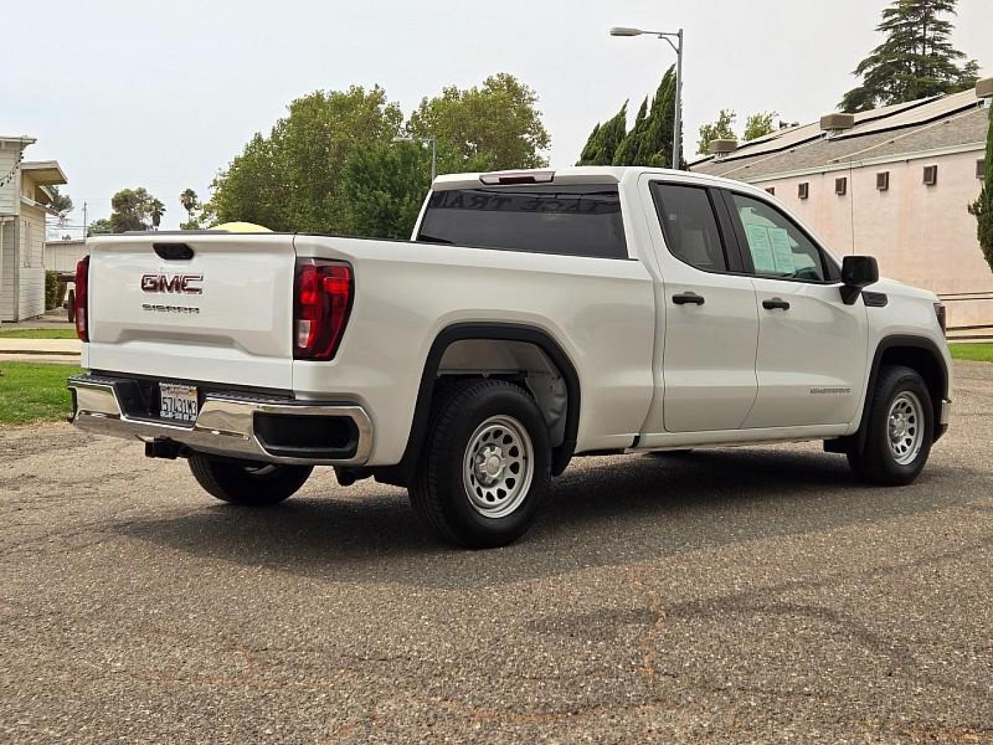 2022 WHITE GMC Sierra 1500 2WD (1GTRHAEK8NZ) , Automatic 8-Spd transmission, located at 246 E Walker St., Orland, 95963, (530) 865-5800, 39.747589, -122.178398 - Photo#6