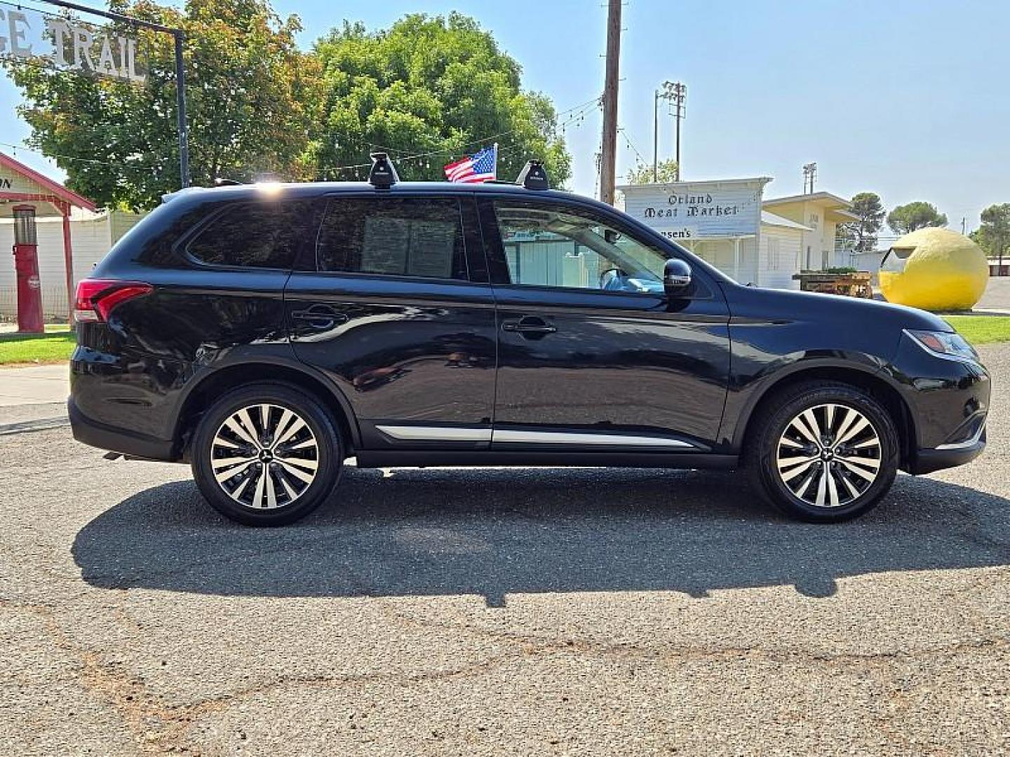 2020 BLACK Mitsubishi Outlander (JA4AD3A36LZ) with an 4-Cyl 2.4 Liter engine, Automatic CVT transmission, located at 246 E Walker St., Orland, 95963, (530) 865-5800, 39.747589, -122.178398 - Photo#7