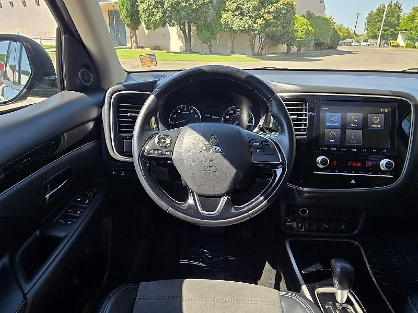 2020 BLACK Mitsubishi Outlander (JA4AD3A36LZ) with an 4-Cyl 2.4 Liter engine, Automatic CVT transmission, located at 246 E Walker St., Orland, 95963, (530) 865-5800, 39.747589, -122.178398 - Photo#21