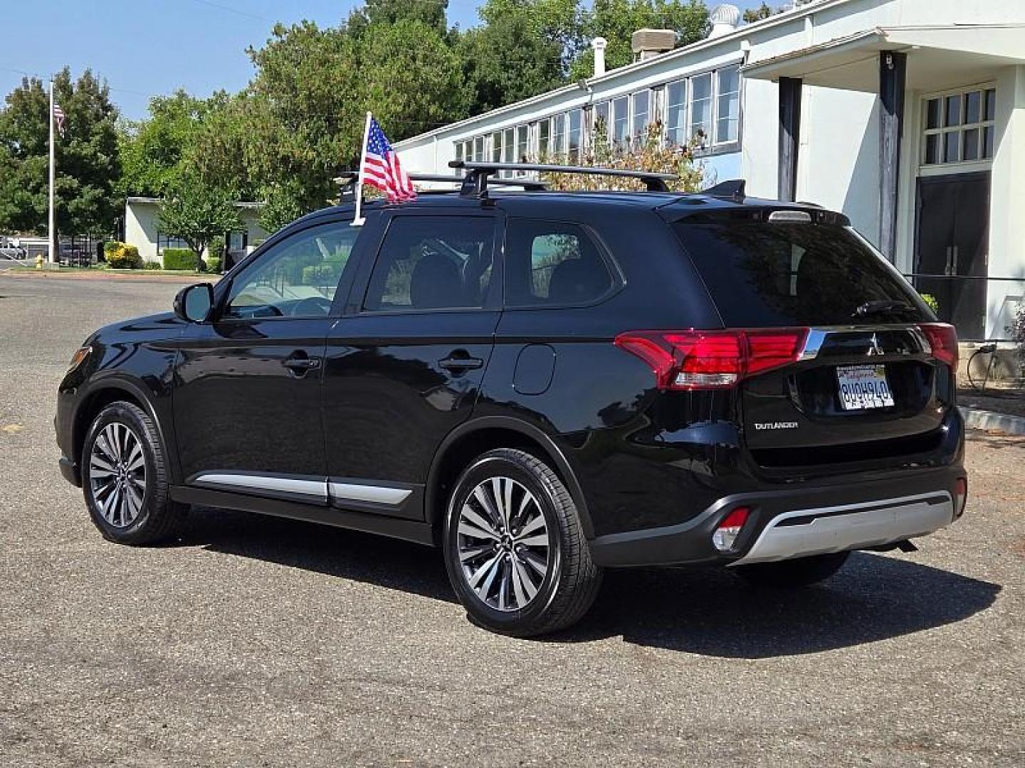 2020 BLACK Mitsubishi Outlander (JA4AD3A36LZ) with an 4-Cyl 2.4 Liter engine, Automatic CVT transmission, located at 246 E Walker St., Orland, 95963, (530) 865-5800, 39.747589, -122.178398 - Photo#4