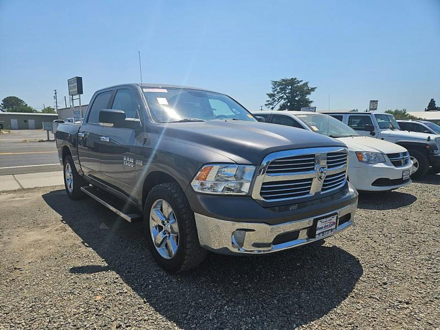 2017 GRAY Ram 1500 4WD (1C6RR7LT3HS) with an V8 HEMI 5.7 Liter engine, Automatic 8-Spd transmission, located at 246 E Walker St., Orland, 95963, (530) 865-5800, 39.747589, -122.178398 - Photo#1