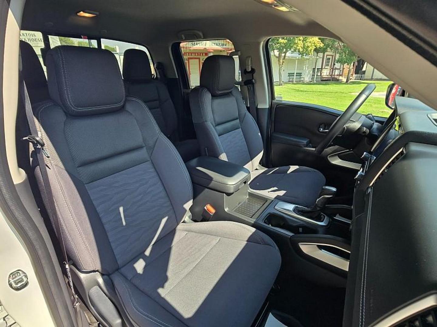 2023 WHITE Nissan Frontier (1N6ED1EKXPN) with an V6 3.8 Liter engine, Automatic 9-Spd transmission, located at 246 E Walker St., Orland, 95963, (530) 865-5800, 39.747589, -122.178398 - Photo#18