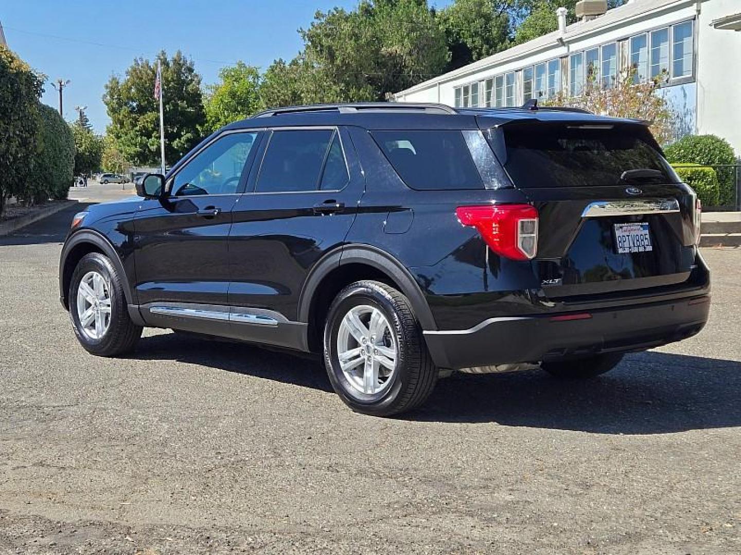 2020 BLACK Ford Explorer (1FMSK7DH6LG) with an 4-Cyl EcoBoost Turbo 2.3 Liter engine, Automatic 10-Spd w/SelectShift transmission, located at 246 E Walker St., Orland, 95963, (530) 865-5800, 39.747589, -122.178398 - Photo#6