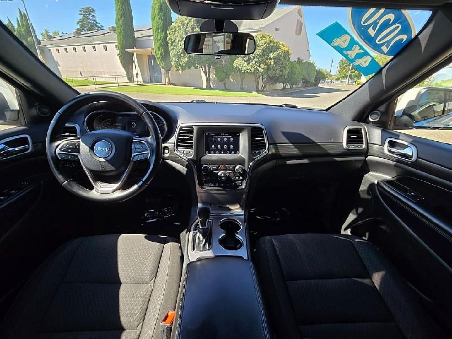 2020 WHITE Jeep Grand Cherokee (1C4RJFAGXLC) with an V6 VVT 3.6 Liter engine, Automatic 8-Spd transmission, located at 246 E Walker St., Orland, 95963, (530) 865-5800, 39.747589, -122.178398 - Photo#18