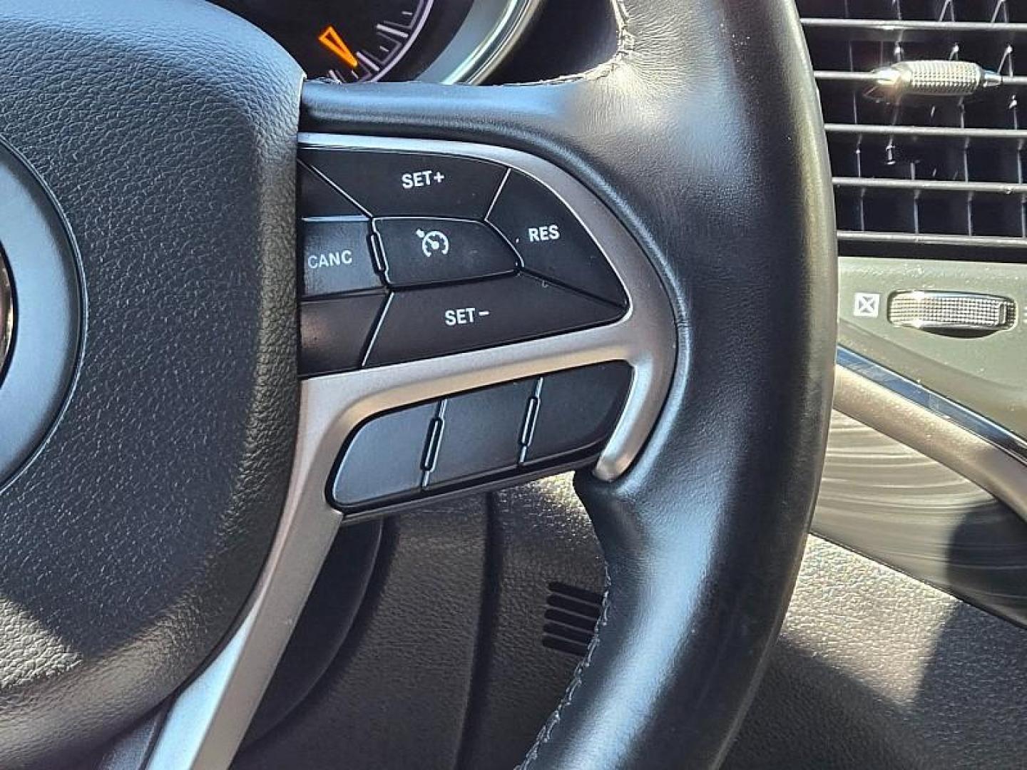 2020 WHITE Jeep Grand Cherokee (1C4RJFAGXLC) with an V6 VVT 3.6 Liter engine, Automatic 8-Spd transmission, located at 246 E Walker St., Orland, 95963, (530) 865-5800, 39.747589, -122.178398 - Photo#21