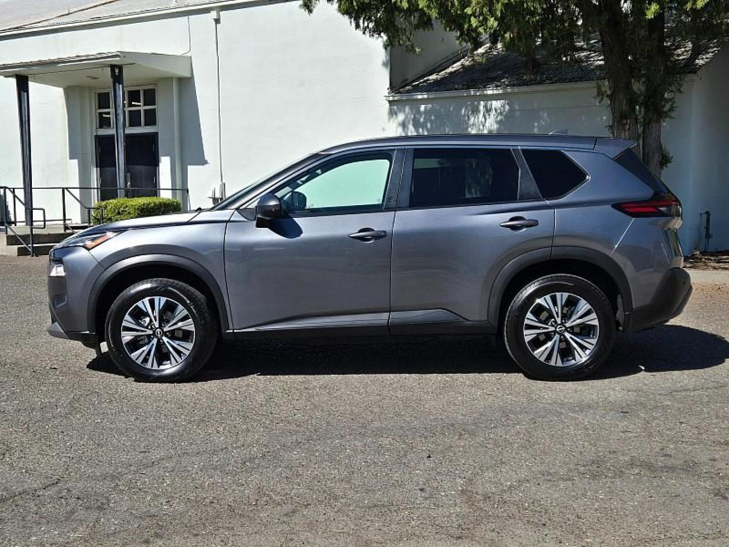 2022 GRAY Nissan Rogue (5N1BT3BBXNC) with an 3-Cyl Turbo 1.5 Liter engine, Automatic CVT w/Xtronic transmission, located at 246 E Walker St., Orland, 95963, (530) 865-5800, 39.747589, -122.178398 - Photo#3