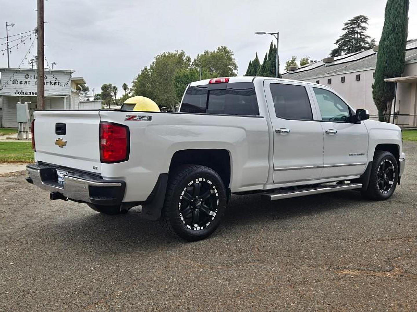 2014 WHITE Chevrolet Silverado 1500 4WD (3GCUKSEC1EG) with an V8 EcoTec3 Flex Fuel 5.3L engine, Auto 6-Spd HD Overdrive transmission, located at 246 E Walker St., Orland, 95963, (530) 865-5800, 39.747589, -122.178398 - Photo#7