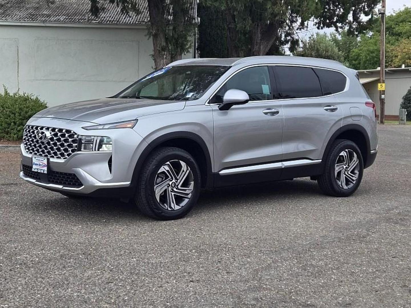 2021 SILVER Hyundai Santa Fe (5NMS2DAJ0MH) with an 4-Cyl 2.5 Liter engine, Automatic 8-Spd transmission, located at 246 E Walker St., Orland, 95963, (530) 865-5800, 39.747589, -122.178398 - Photo#2