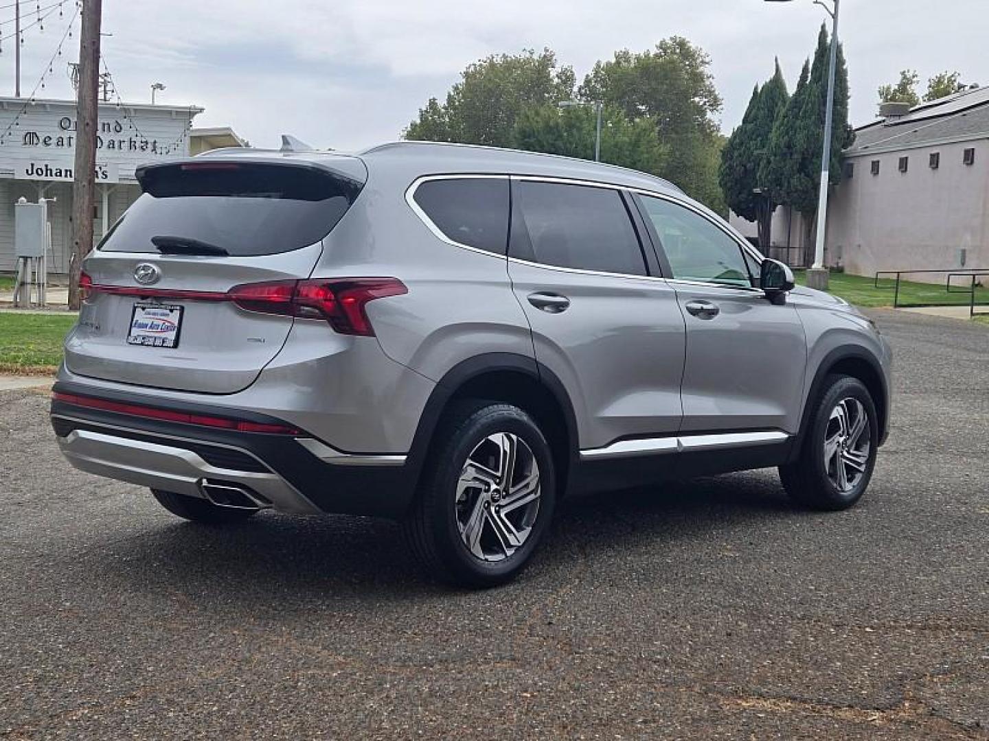 2021 SILVER Hyundai Santa Fe (5NMS2DAJ0MH) with an 4-Cyl 2.5 Liter engine, Automatic 8-Spd transmission, located at 246 E Walker St., Orland, 95963, (530) 865-5800, 39.747589, -122.178398 - Photo#6