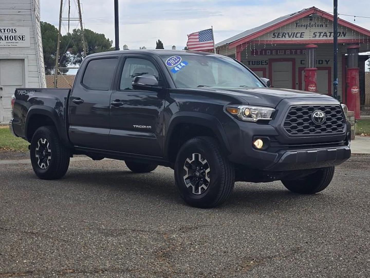 2022 GRAY Toyota Tacoma 4WD (3TMCZ5ANXNM) with an V6 3.5 Liter engine, Automatic 6-Spd transmission, located at 246 E Walker St., Orland, 95963, (530) 865-5800, 39.747589, -122.178398 - Photo#0