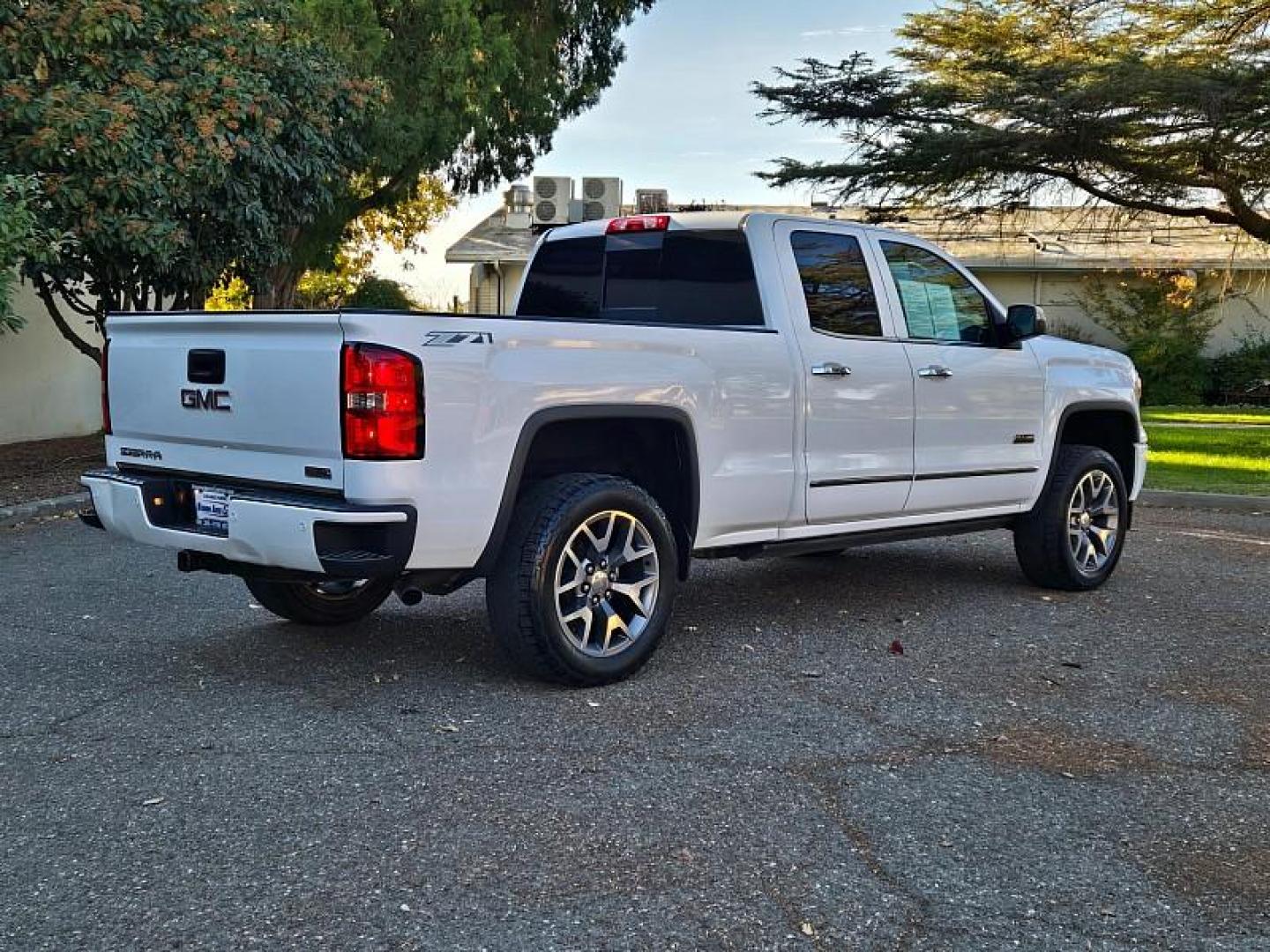 2015 WHITE GMC Sierra 1500 4WD (1GTV2VEC1FZ) , Automatic transmission, located at 246 E Walker St., Orland, 95963, (530) 865-5800, 39.747589, -122.178398 - Photo#6