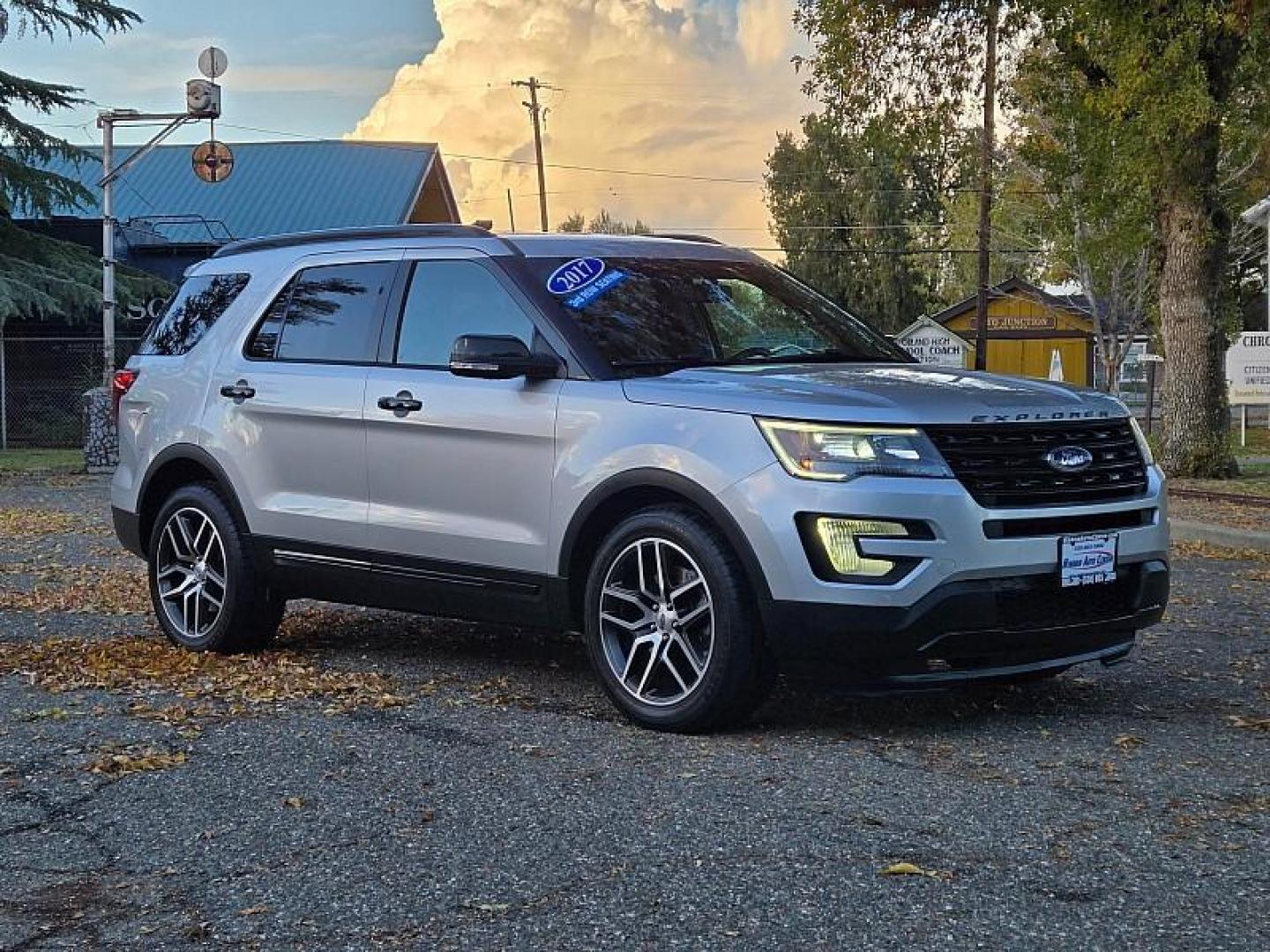 2017 SILVER Ford Explorer (1FM5K8GT2HG) with an V6 EcoBoost TT 3.5L engine, Auto 6-Spd SelectShift transmission, located at 246 E Walker St., Orland, 95963, (530) 865-5800, 39.747589, -122.178398 - Photo#0