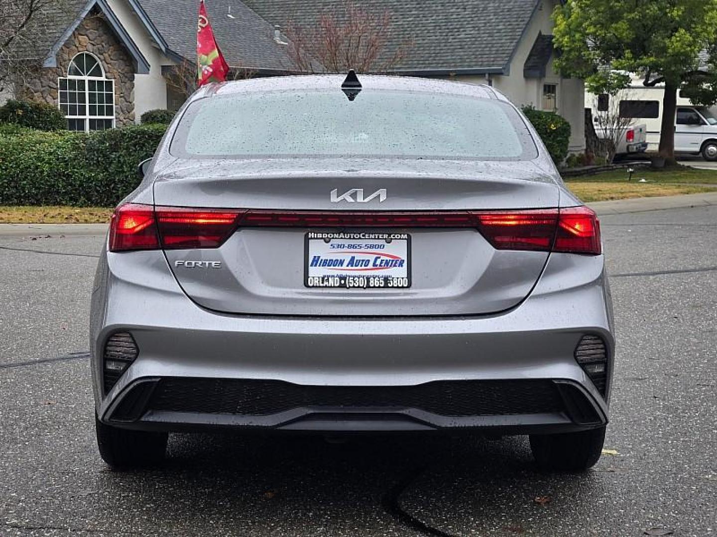 2023 GRAY Kia Forte (3KPF24AD6PE) with an 4-Cyl 2.0 Liter engine, Automatic IVT transmission, located at 246 E Walker St., Orland, 95963, (530) 865-5800, 39.747589, -122.178398 - Photo#5