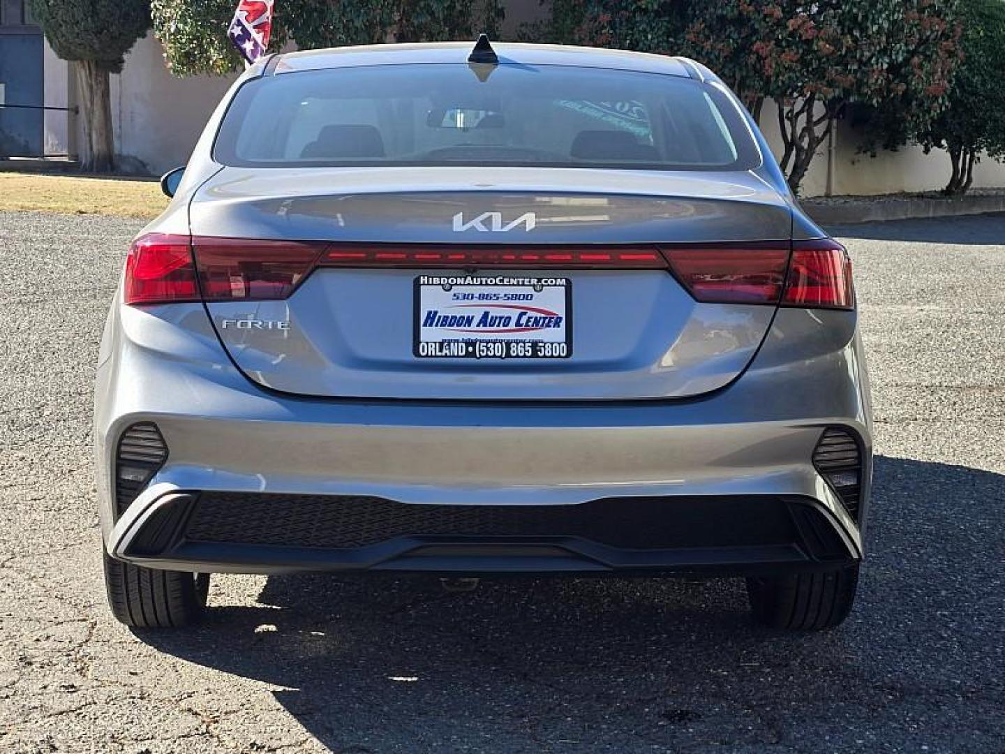 2023 GRAY Kia Forte (3KPF24AD6PE) with an 4-Cyl 2.0 Liter engine, Automatic IVT transmission, located at 246 E Walker St., Orland, 95963, (530) 865-5800, 39.747589, -122.178398 - Photo#5