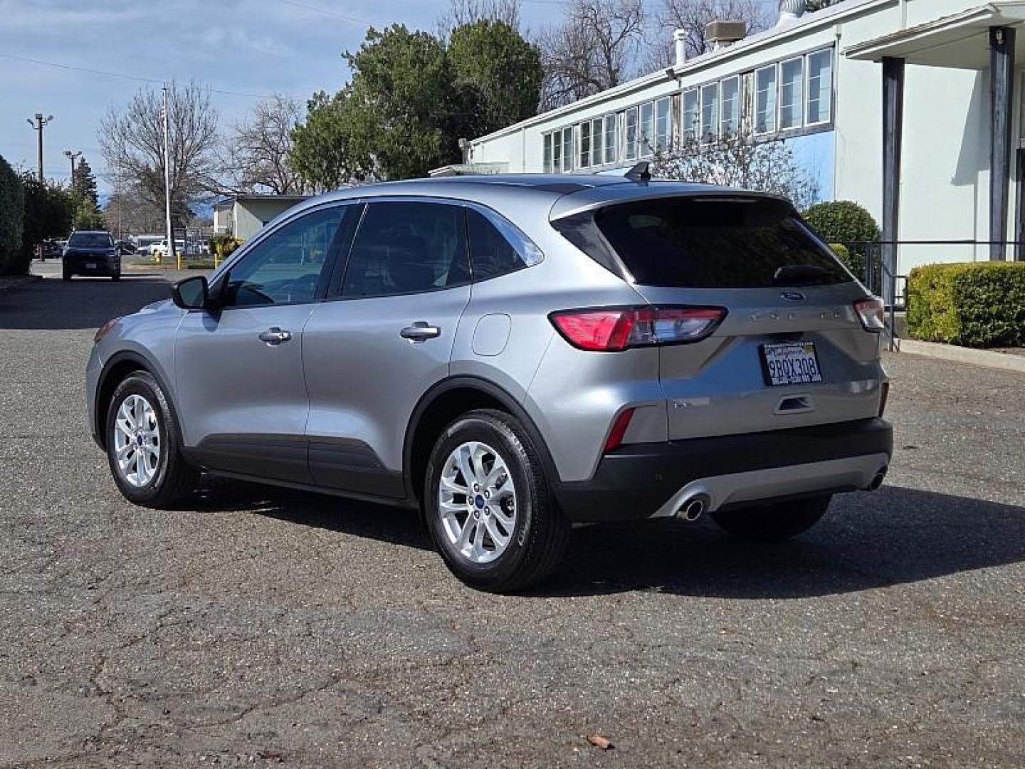 2022 SILVER Ford Escape (1FMCU0G68NU) with an 3-Cyl EcoBoost Turbo 1.5 Liter engine, Automatic 8-Spd transmission, located at 246 E Walker St., Orland, 95963, (530) 865-5800, 39.747589, -122.178398 - Photo#4