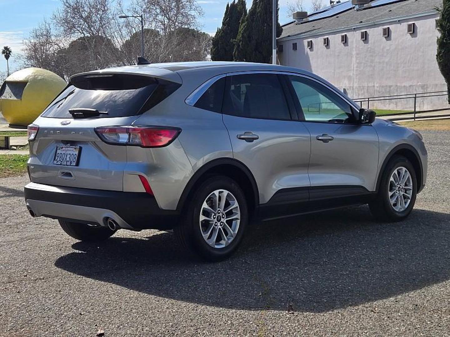 2022 SILVER Ford Escape (1FMCU0G68NU) with an 3-Cyl EcoBoost Turbo 1.5 Liter engine, Automatic 8-Spd transmission, located at 246 E Walker St., Orland, 95963, (530) 865-5800, 39.747589, -122.178398 - Photo#6