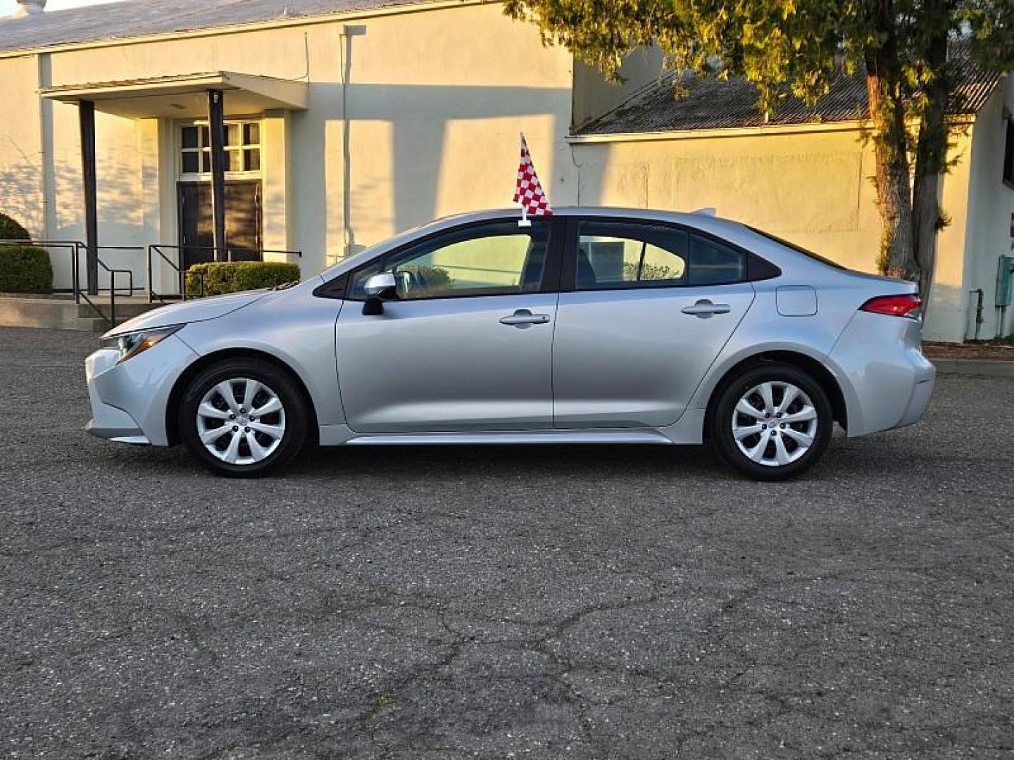 2021 SILVER Toyota Corolla (5YFEPMAE6MP) with an 4-Cyl 1.8 Liter engine, Automatic CVTi-S transmission, located at 246 E Walker St., Orland, 95963, (530) 865-5800, 39.747589, -122.178398 - Photo#3